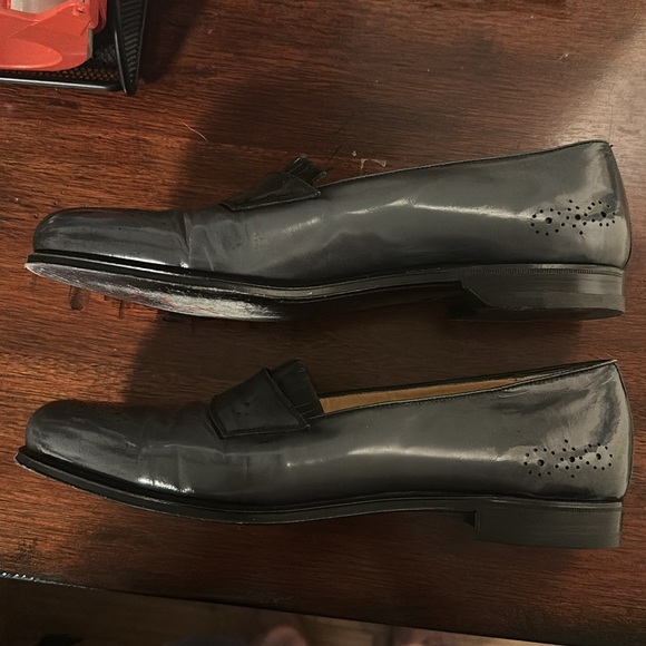 Salvatore Ferragamo shoes size 8 EUC Grey patent leather. - Picture 4 of 8